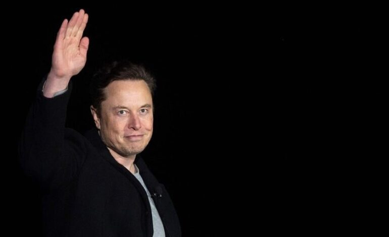 La UE multa a X con 120 millones de euros por incumplir normas de transparencia, incluyendo el «diseño engañoso» de su marca de verificación