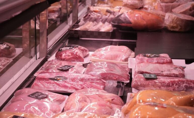 Agricultura desoye a los ganaderos y no sacrificará los cerdos de las granjas dentro del perímetro del brote de peste porcina africana