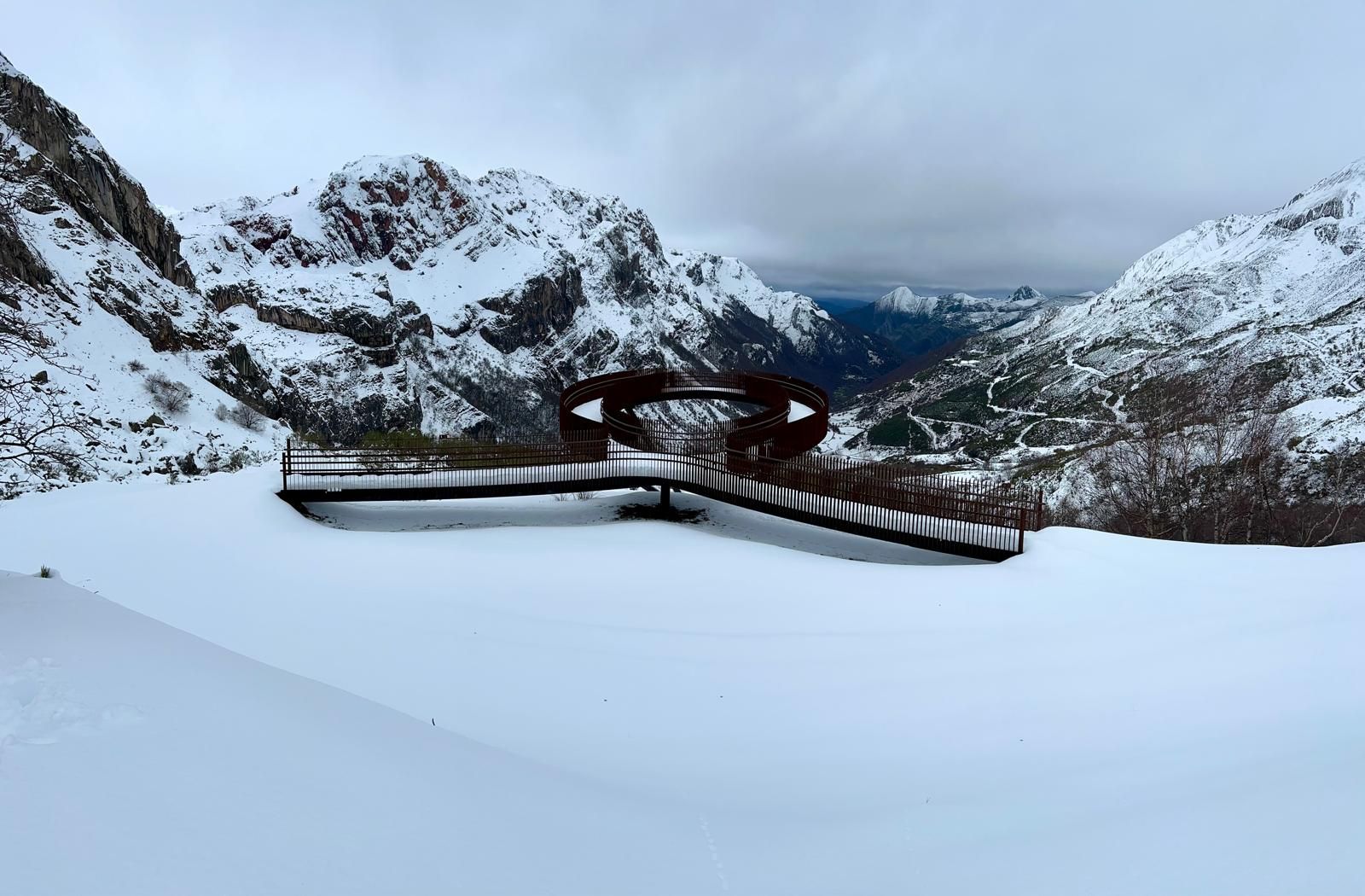 EN FOTOS: La imagen navideña que luce Somiedo, uno de los principales destinos del puente festivo en Asturias