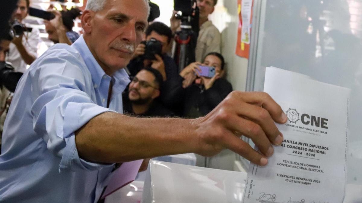 Asfura, el candidato de Trump, lidera el recuento de los votos