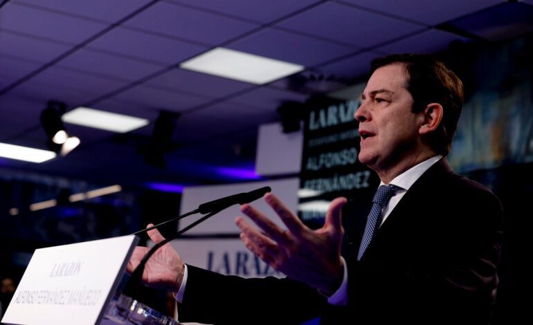 Mañueco señala que Sánchez «va a escándalo diario» y «está más preocupado por sus compañeros de Peugeot»