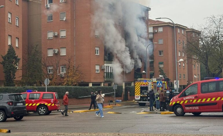 Un grave incendio tras una explosión de gas en un edificio deja al menos ocho hospitalizados en Toledo