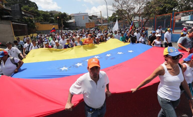 Iberia, Air Europa y Plus Ultra reciben la suspensión para volar a Venezuela mientras Maduro reanuda los vuelos de deportación procedentes de EEUU