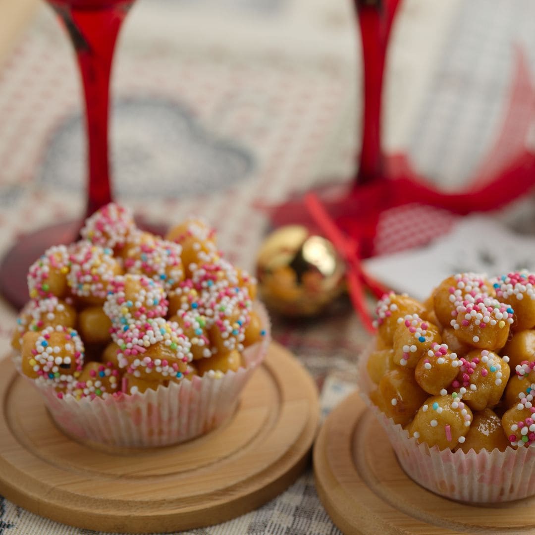struffoli, dulce típico de Navidad en Nápoles