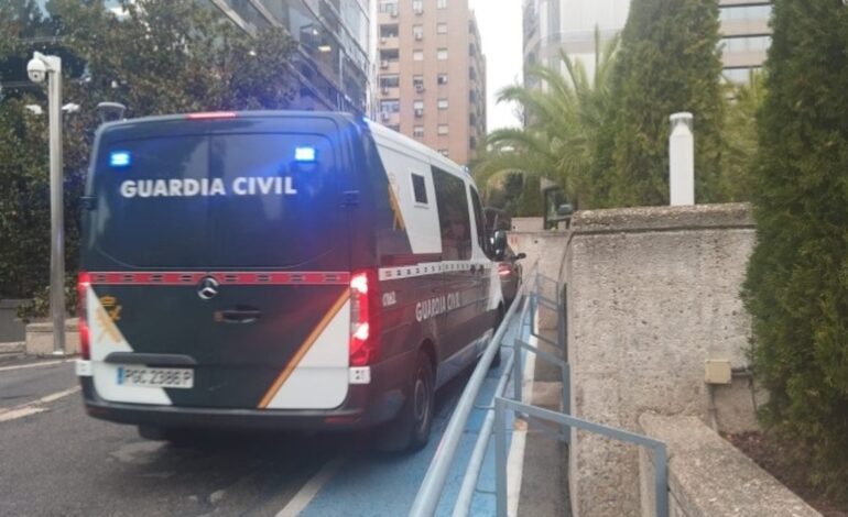 Un hombre abusa de amigas de sus hijos a cambio de regalos y droga en Madrid