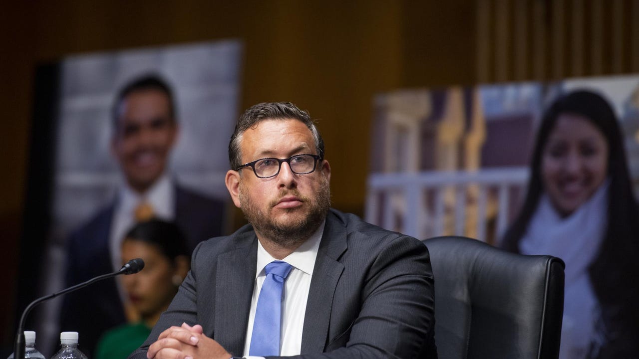 EEUU reduce de 5 años a 18 meses el período máximo de validez del permiso de trabajo para inmigrantes