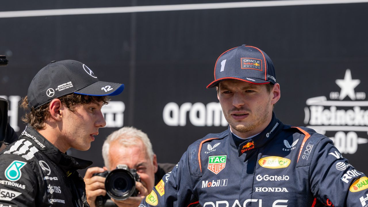 Antonelli desvela el mensaje que le envió Verstappen tras el acoso que sufrió en redes