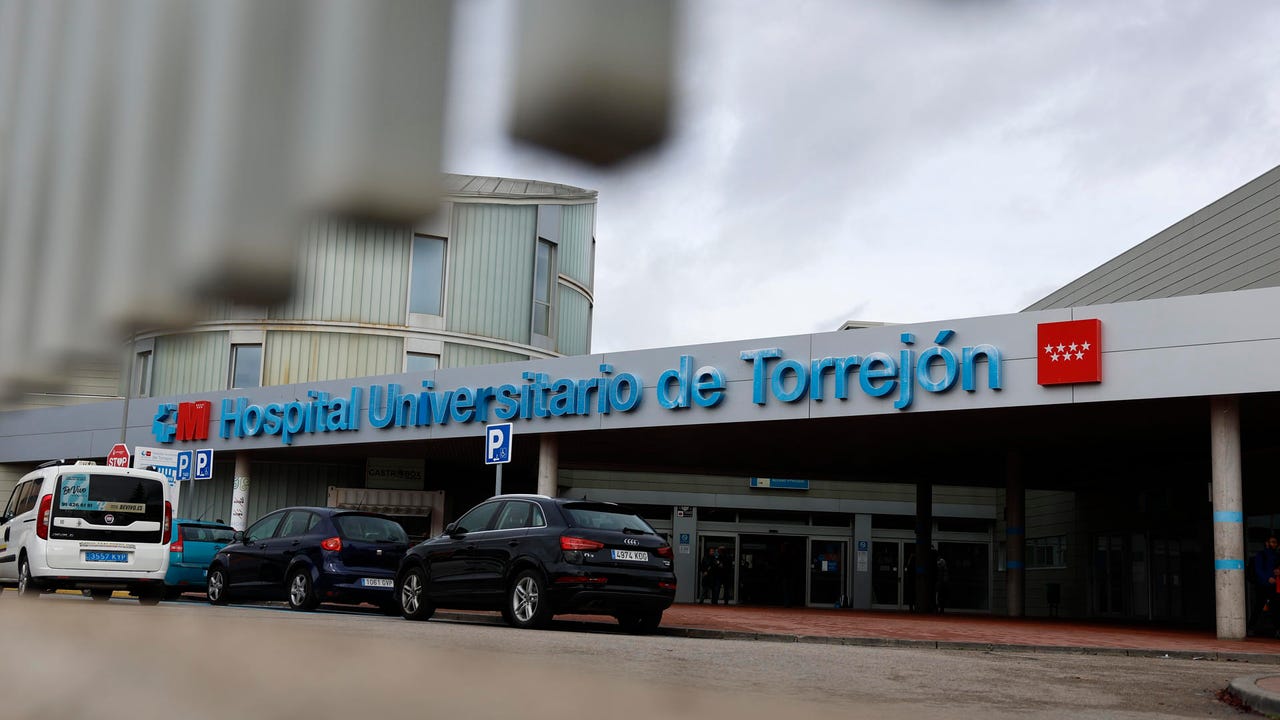 El Sindicato de Enfermería (SATSE) denunció en abril que la dirección del hospital de Torrejón modificó el triaje en Urgencias para calificar como leves a pacientes graves