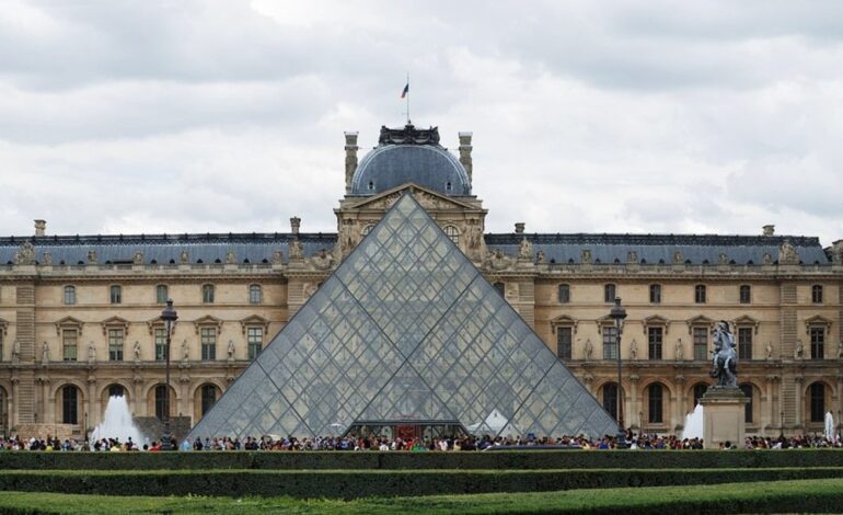 El Louvre sufre una grave inundación en la biblioteca de antigüedades egipcias que daña unas 400 obras