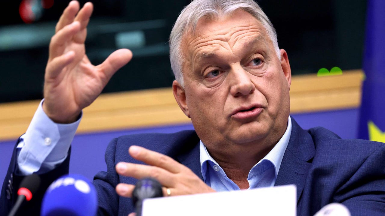 Bruselas recuerda a Orbán que el pacto de migratorio es «obligatorio» tras su negativa a cumplirlo