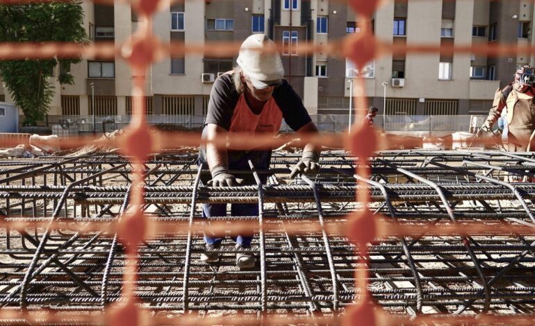 La construcción ofrece un plan al Gobierno para incorporar de forma inmediata al sector a 12.000 trabajadores extranjeros en situación irregular