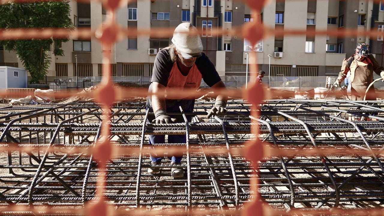 La construcción ofrece un plan al Gobierno para incorporar de forma inmediata al sector a 12.000 trabajadores extranjeros en situación irregular