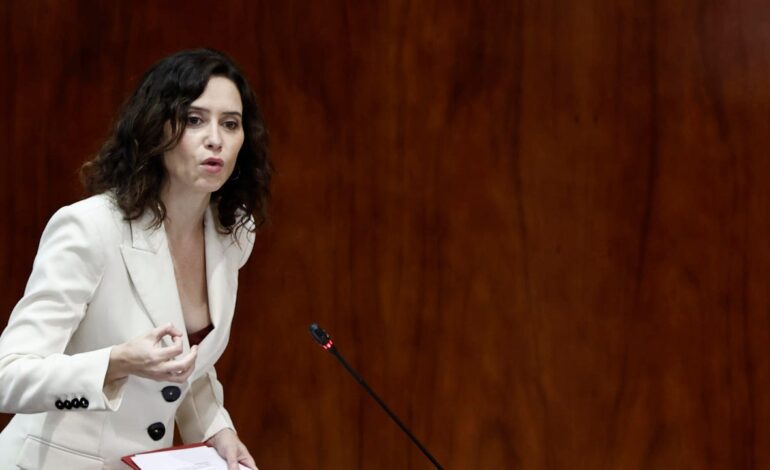 Ayuso carga contra el PSOE y se pregunta si el sucesor de Sánchez será el actor porno «Rocco Siffredi»