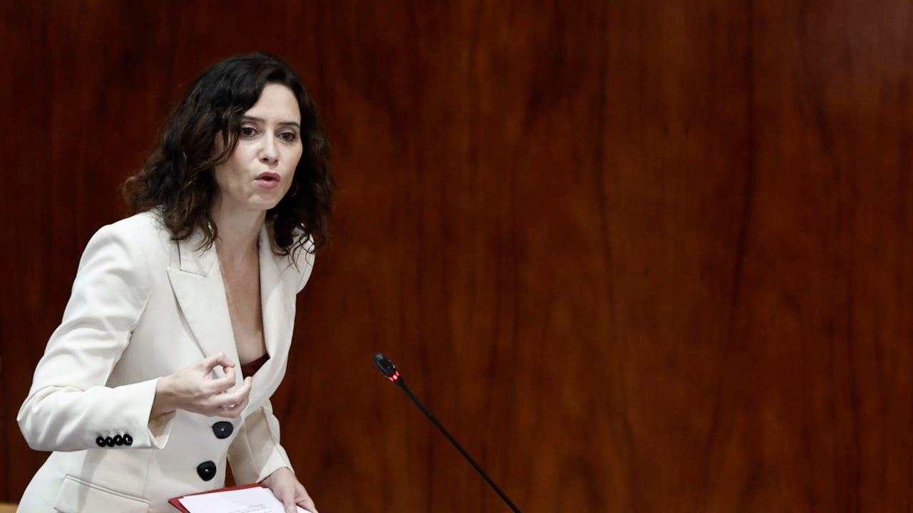 Ayuso carga contra el PSOE y se pregunta si el sucesor de Sánchez será el actor porno «Rocco Siffredi»