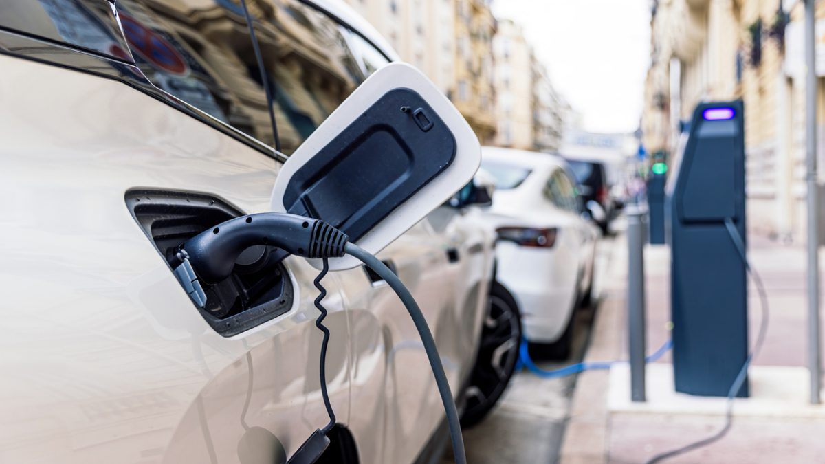 La compra de coches chinos y de eléctricos ayudan a incrementar la cifra final de vehículos vendidos en 2025 en España