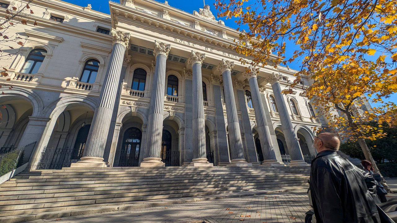 El Ibex 35 roza los 17.000 puntos