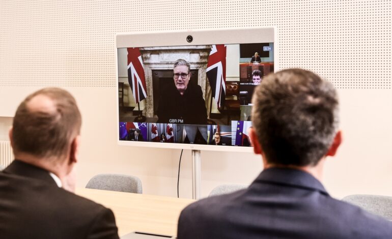 La coalición de voluntarios escenifica en una «reunión exprés» su apoyo a Zelenski