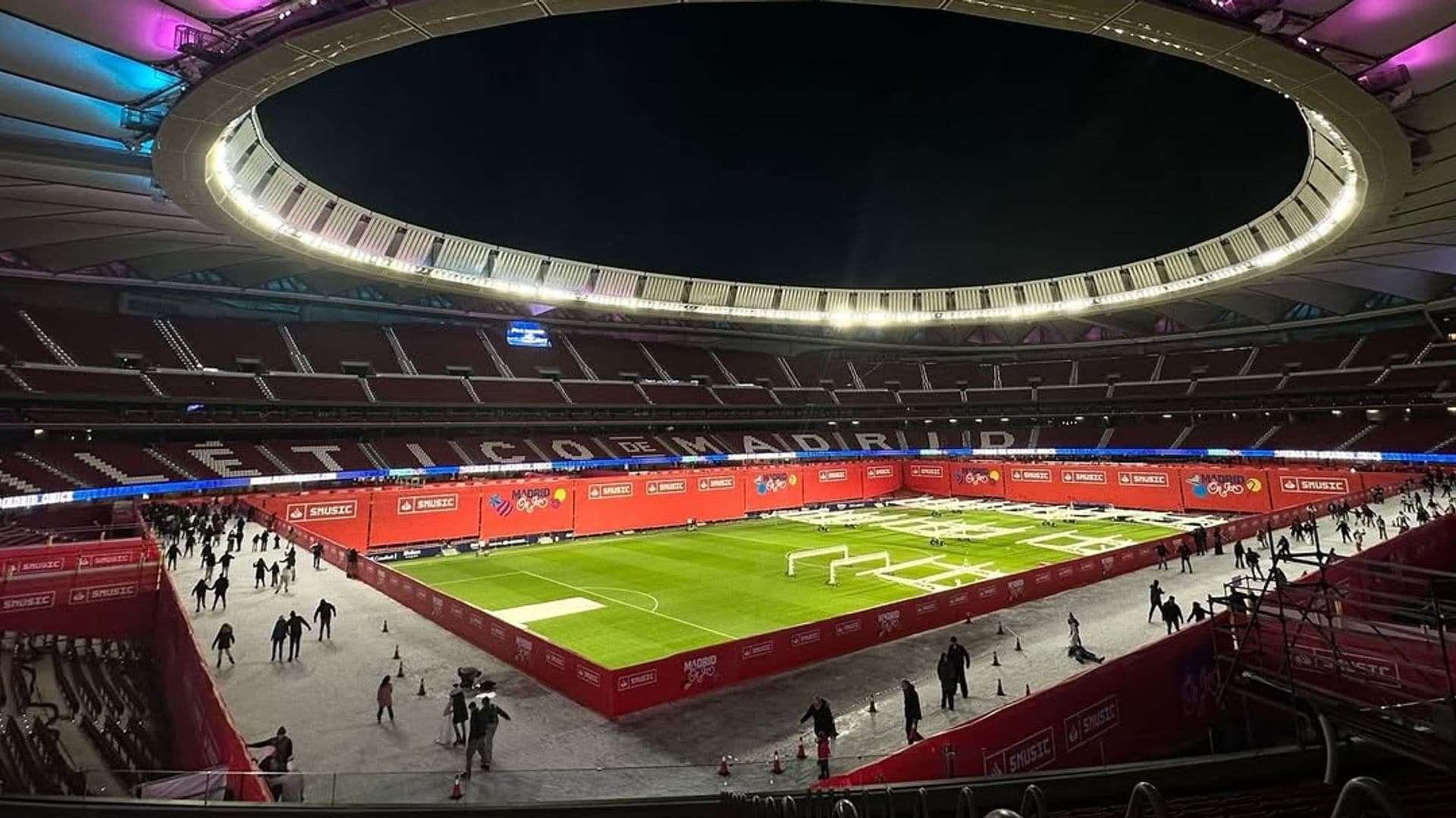 Madrid en la pista de hielo, instalada en el estadio de fútbol Metropolitano
