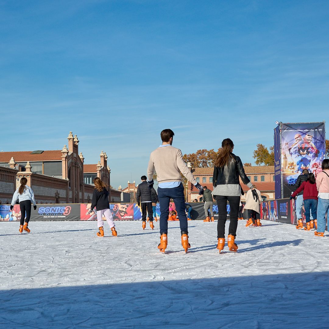 Pista de hielo instalada cada año en Navidad en el Matadero de Madrid