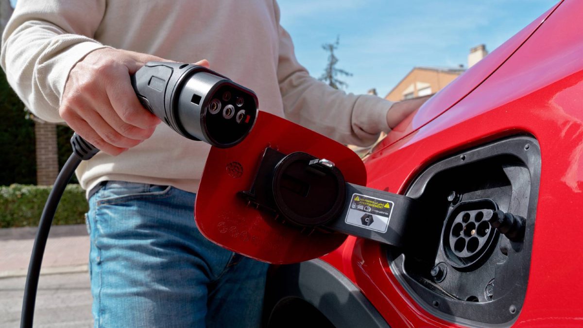 ¿Por qué debes cargar tu coche eléctrico solo hasta el 80% y no hasta el 100%? La explicación es muy lógica