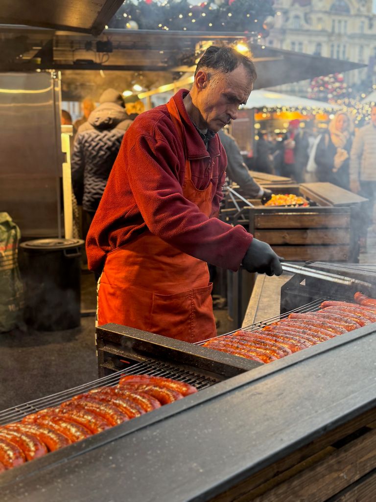 Mercado callejero de salchichas de Praga