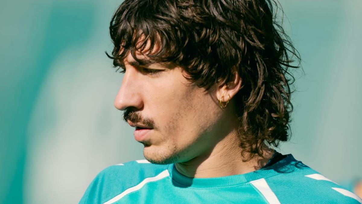 Bellerín regresa con el grupo