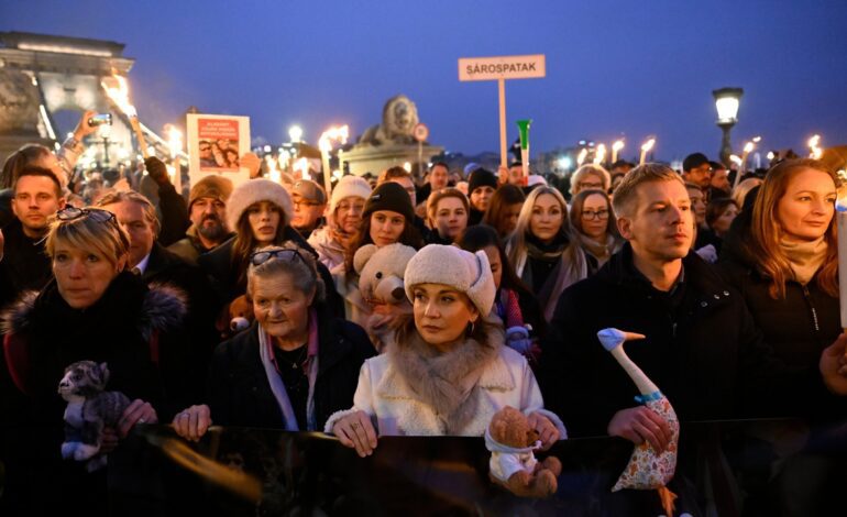 Decenas de miles de personas piden la dimisión de Orbán tras un escándalo de abuso de menores