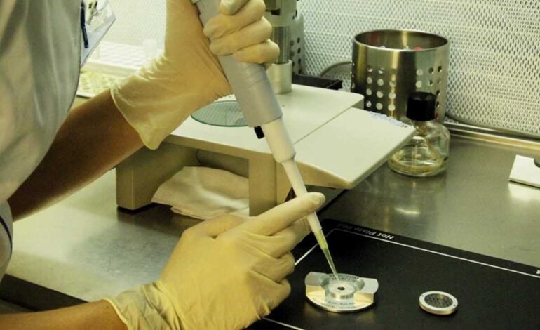 35 de los 197 bebés que engendró un donante de esperma con un gen cancerígeno, nacieron en España