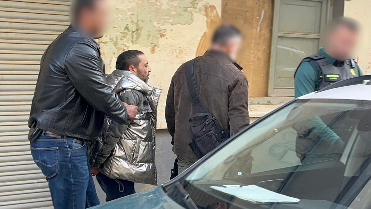 CRIMEN MACHISTA EN CATARROJA | «Se escuchaban golpes. Él no paraba de gritarle y ella pedía ayuda y que la dejara irse, pero él no la dejó»