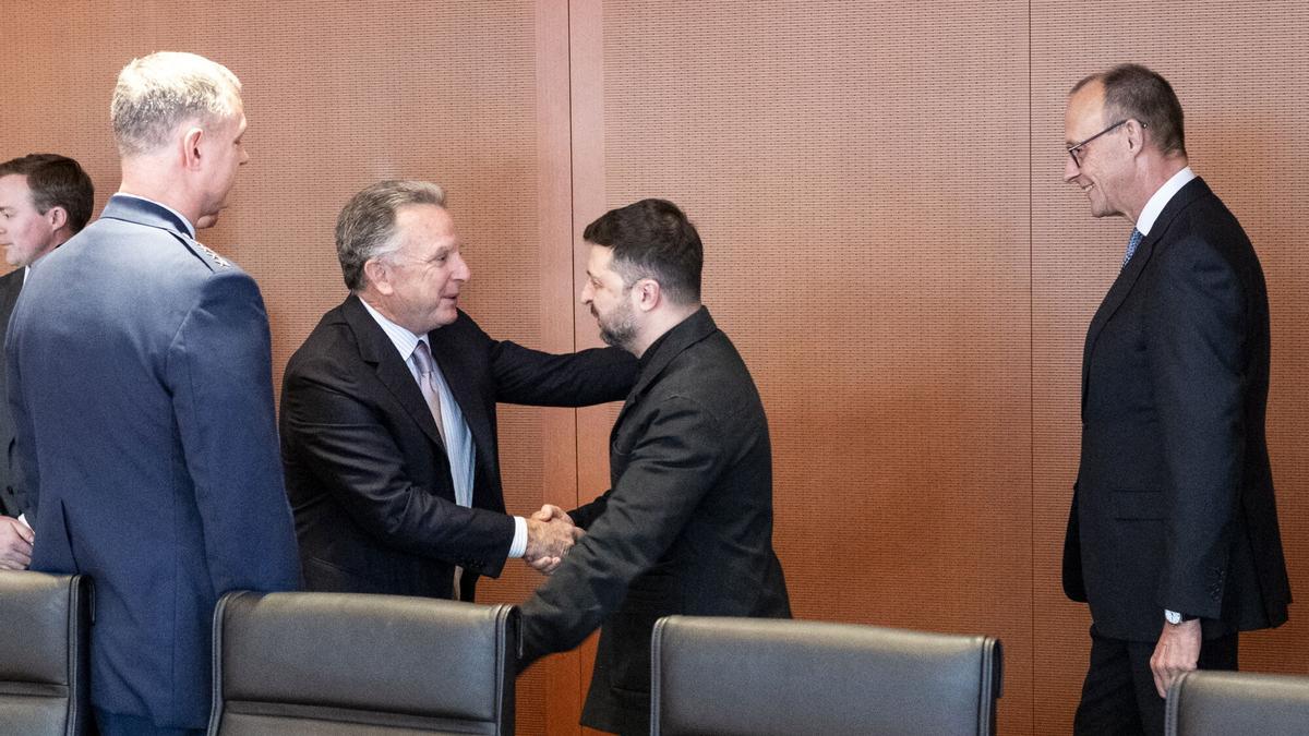 Zelenski reanuda en Berlín su reunión con los emisarios de Trump, con Finlandia como dique