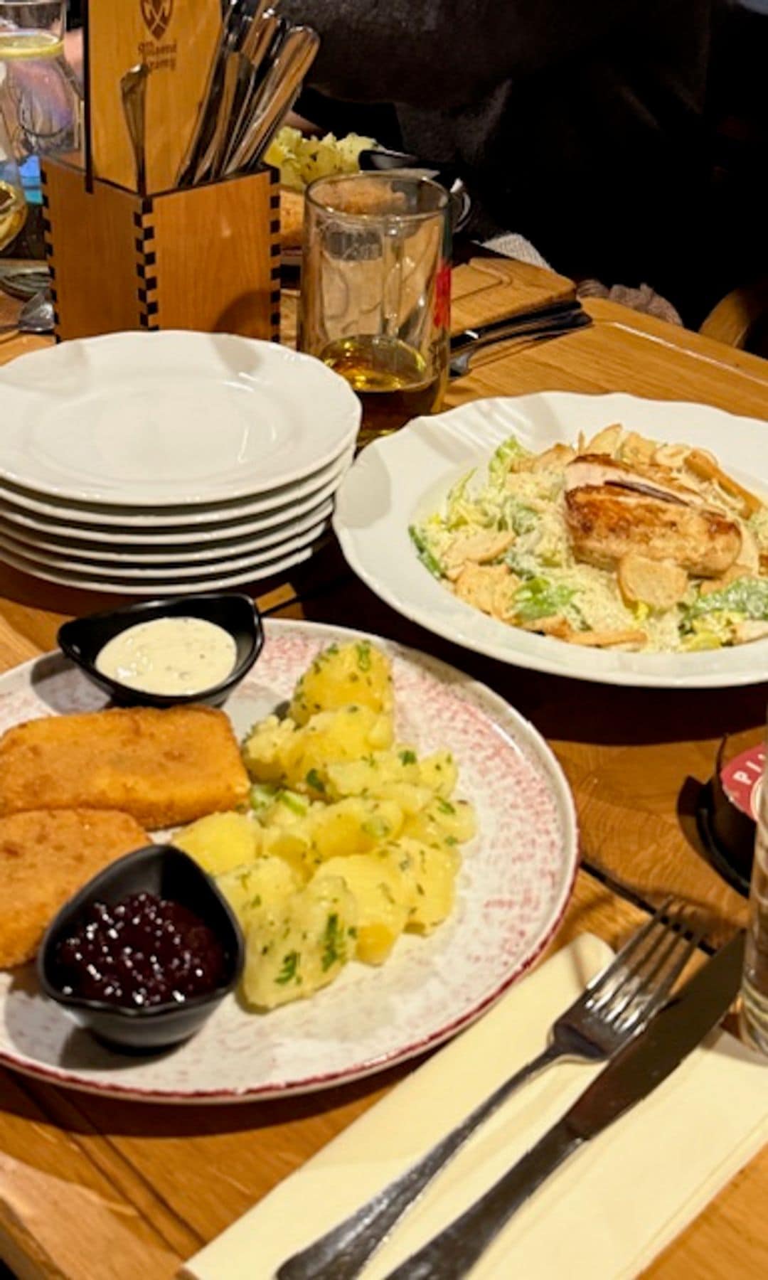 Queso frito con salsas