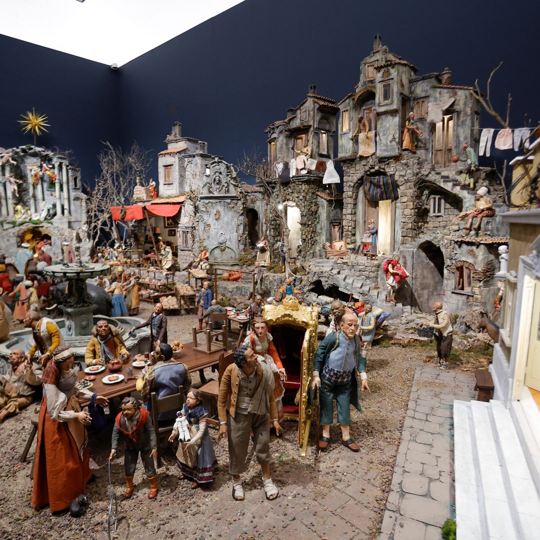 EL PALACIO REAL RECIBE LA NAVIDAD CON UN GRAN NAVIDAD Y UN ÁRBOL DE NAVIDAD