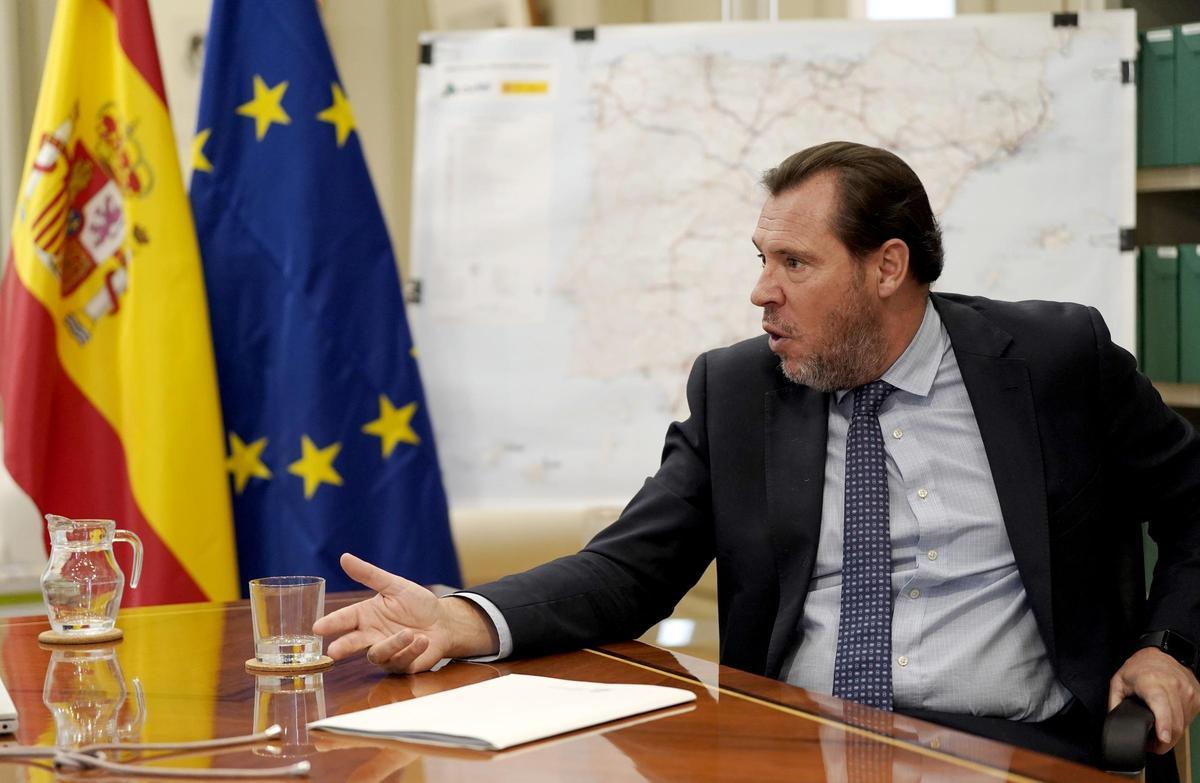 El ministro de Transportes, Óscar Puente, en una de las oficinas del departamento que dirige.