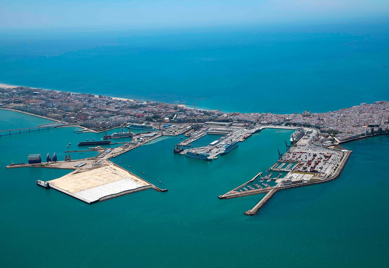 Cádiz prueba el primer OPS para cruceros en España: el “enchufe” que permite apagar motores en puerto