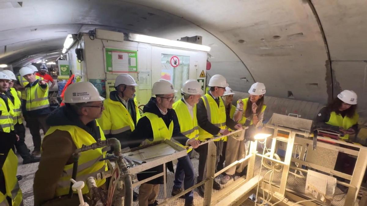 Illa y Collboni visitan las obras de tuneladora del tramo central de las líneas L9 y L10 en Barcelona