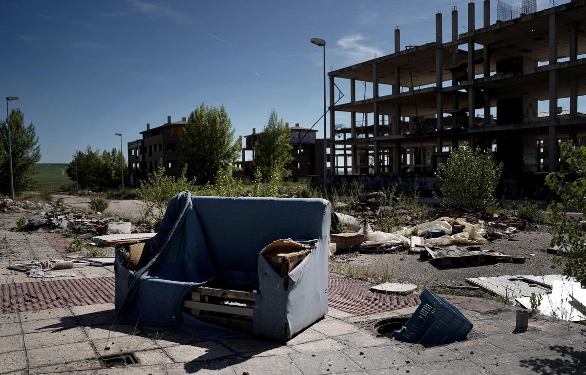 Reportaje sobre la urbanización fantasma de Buniel con su alcalde, Jesús Díez.