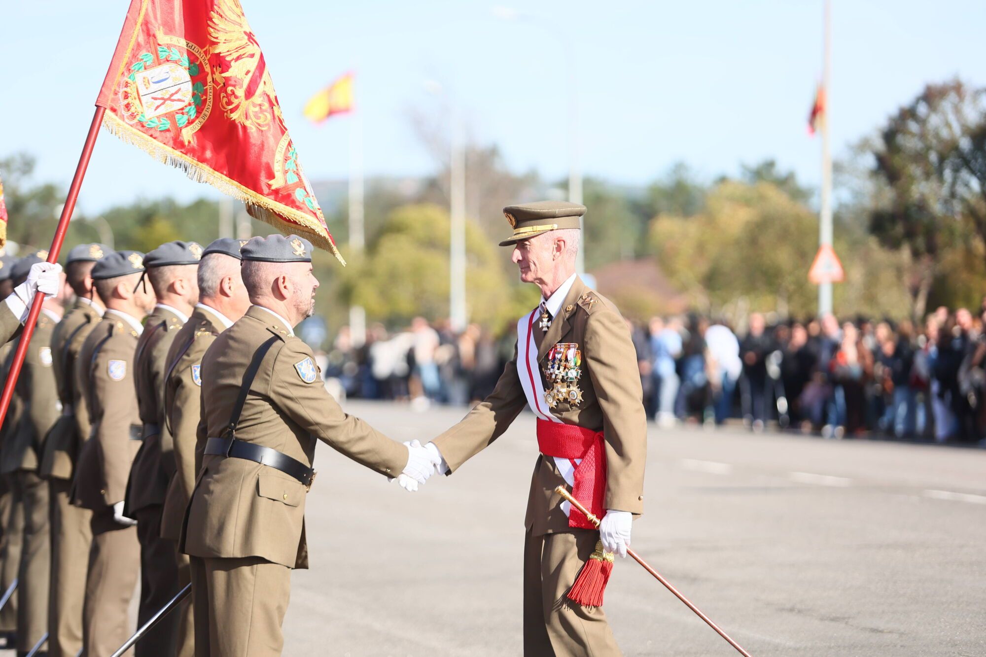 EN IMÁGENES: El acuartelamiento "Cabo Noval" se vistió esta mañana de gala para celebrar el día de la Inmaculada