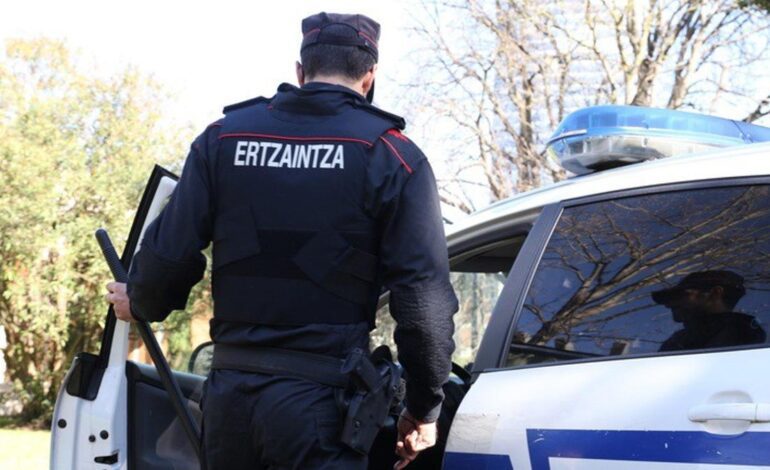 AGRESIÓN BIZKAIA | Golpea, amenaza de muerte con un hacha y retiene durante horas a su expareja en Gernika