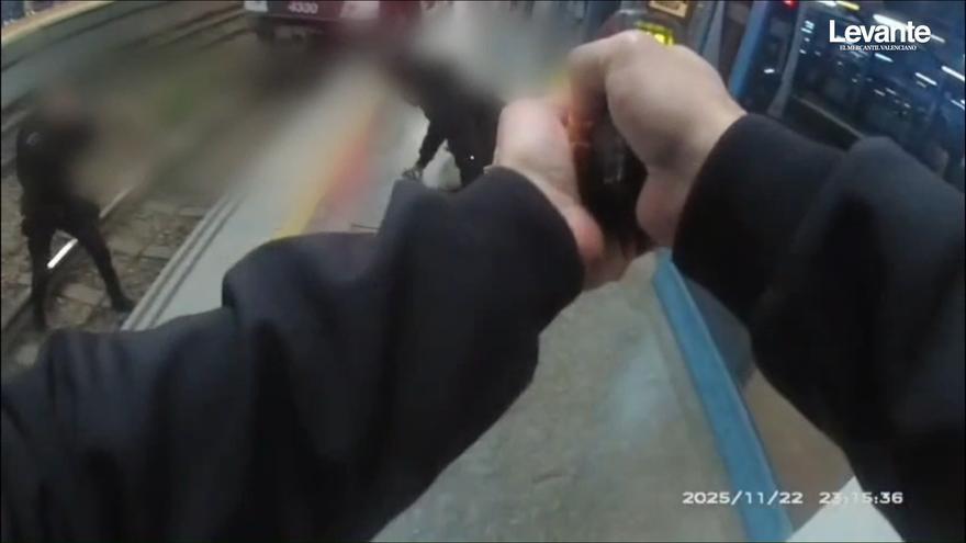 La Policía Local detiene a un hombre que amenazaba con un cuchillo a los pasajeros de una estación de Valencia