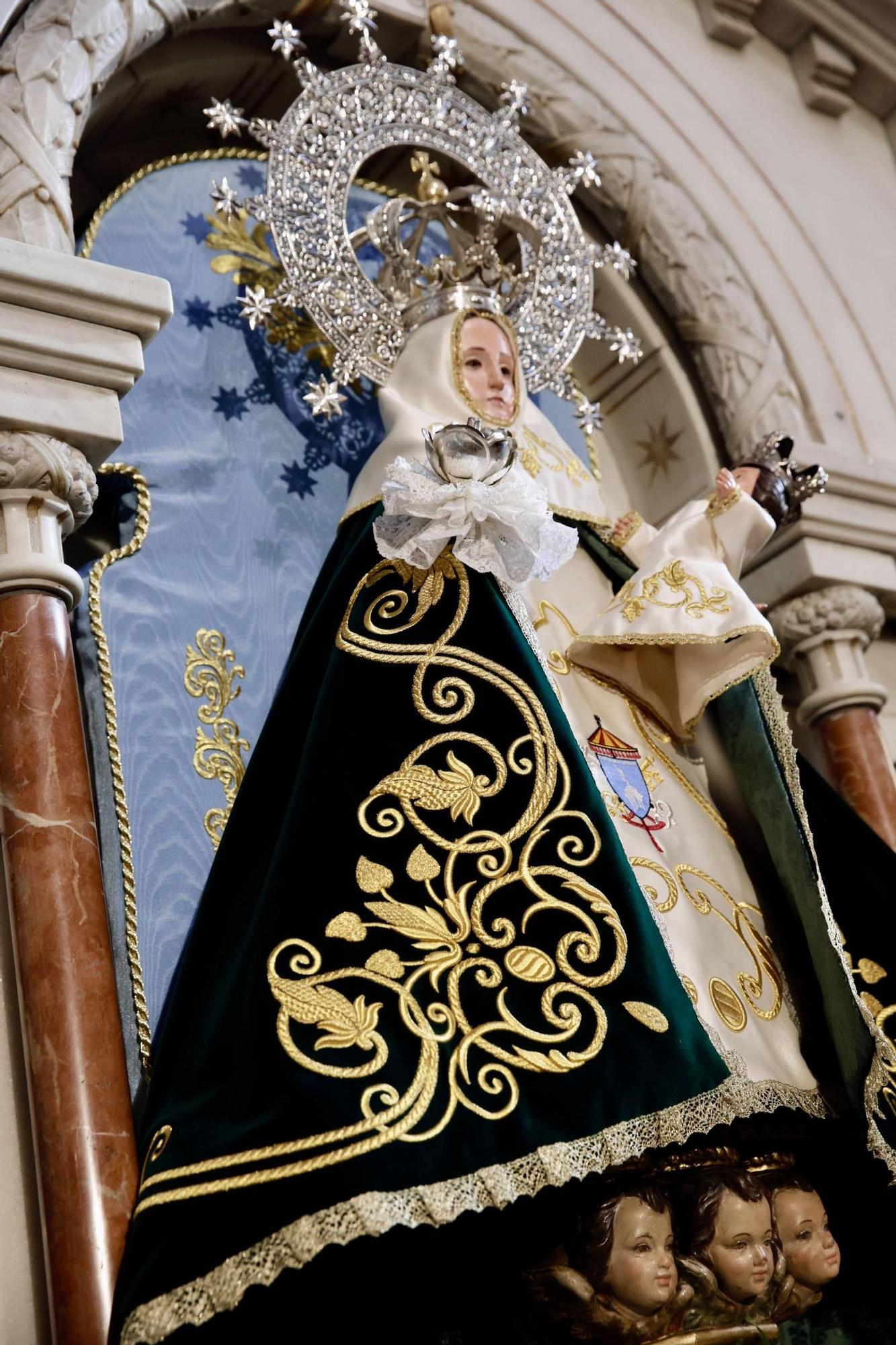 El nuevo manto de la Santina de la Basílica de Gijón, en imágenes