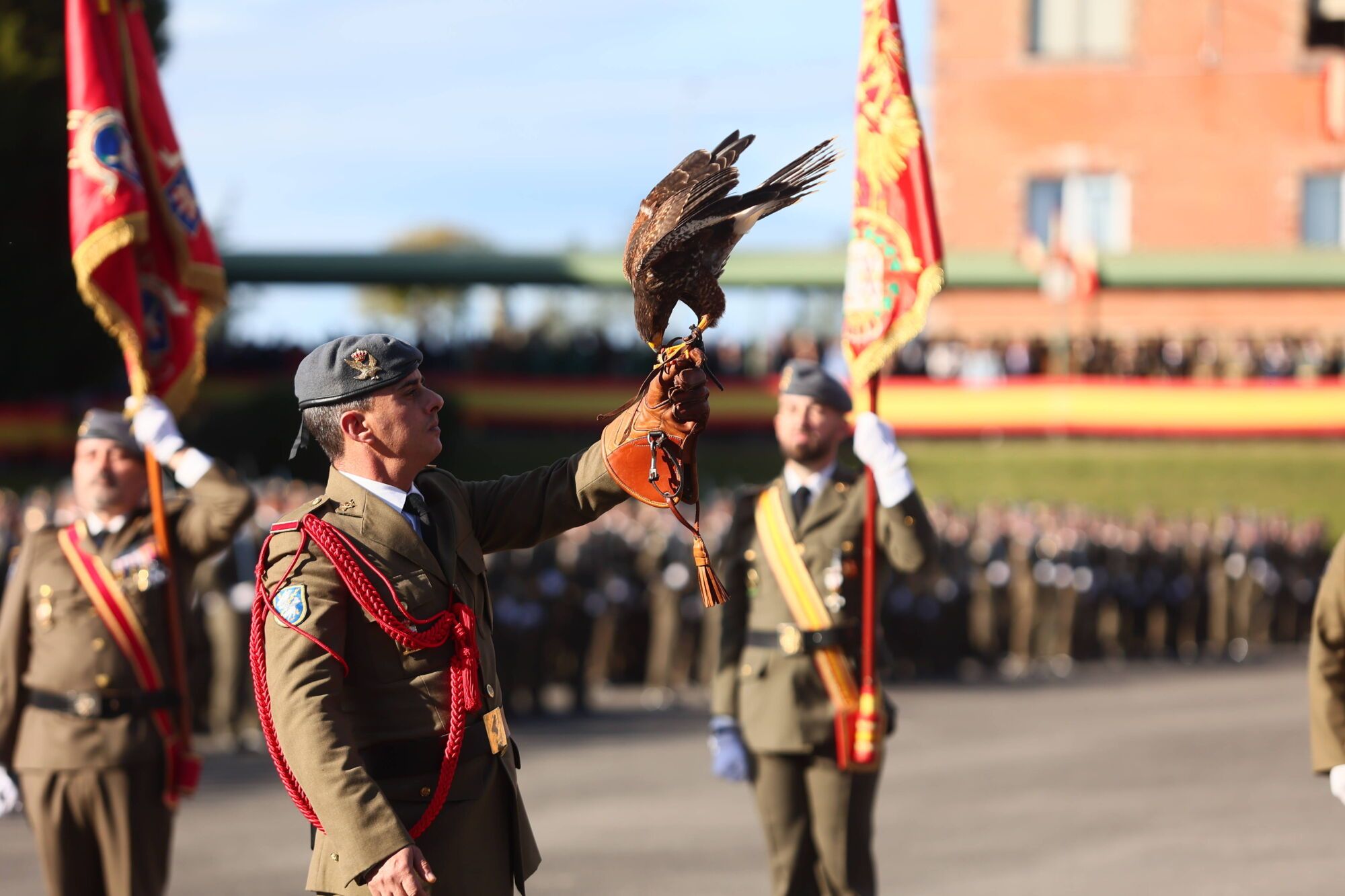 EN IMÁGENES: El acuartelamiento "Cabo Noval" se vistió esta mañana de gala para celebrar el día de la Inmaculada