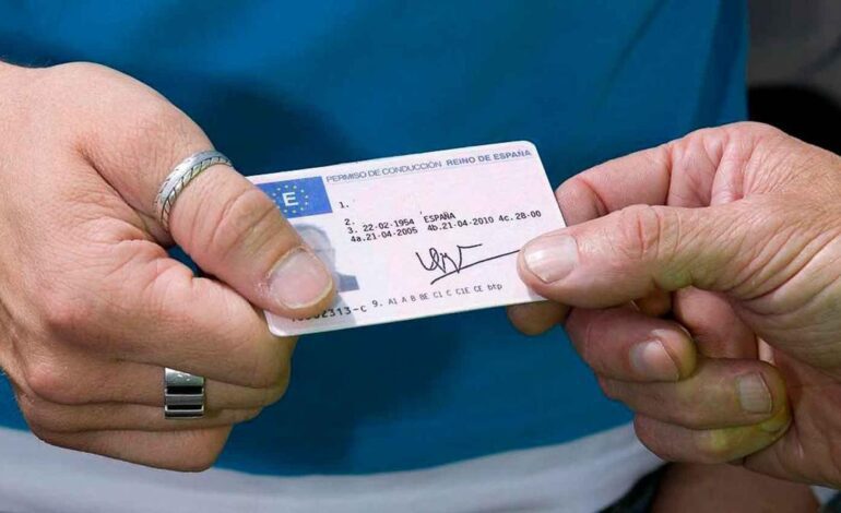 no solo la polémica baliza V-16, también hay cambios para renovar el permiso de conducir con el papel que se va a tener que presentar para renovarlo