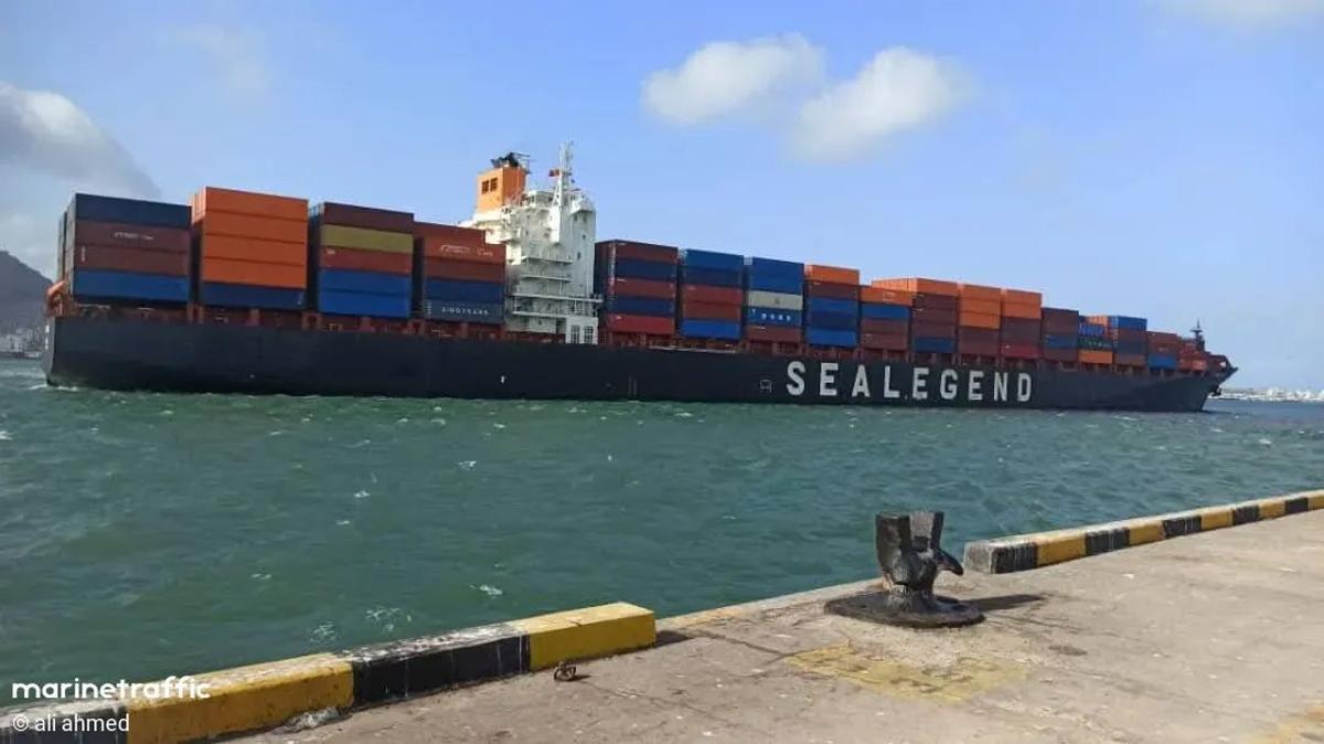 El portacontenedores 'Puente de Estambul' cruzó el Ártico los últimos días desde China a Polonia