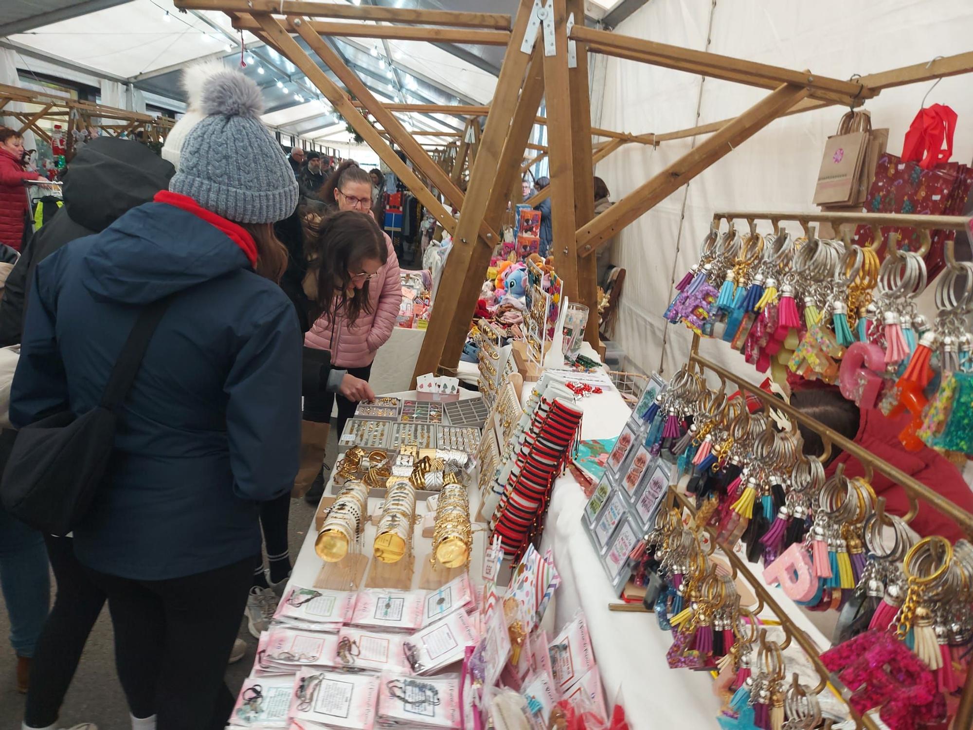 En imágenes: Así era el mercadillo navideño de Tineo