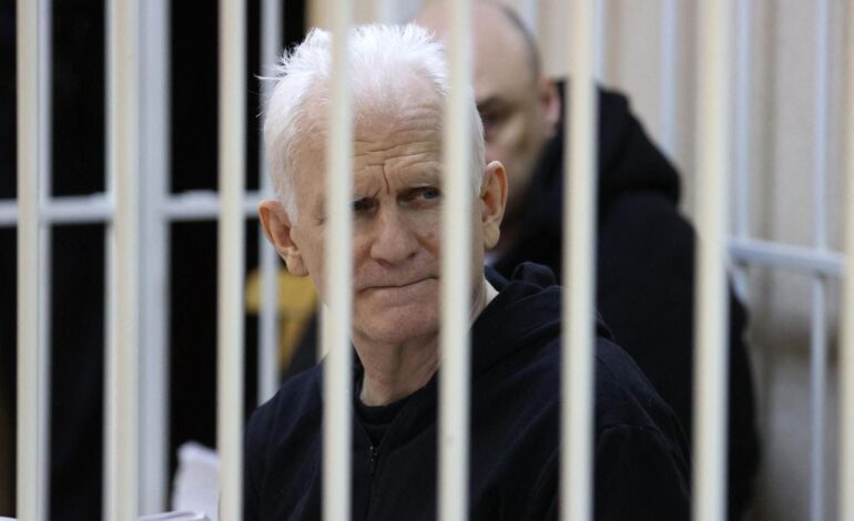 Bielorrusia libera a un nobel de la paz y una líder opositora junto a 121 presos más