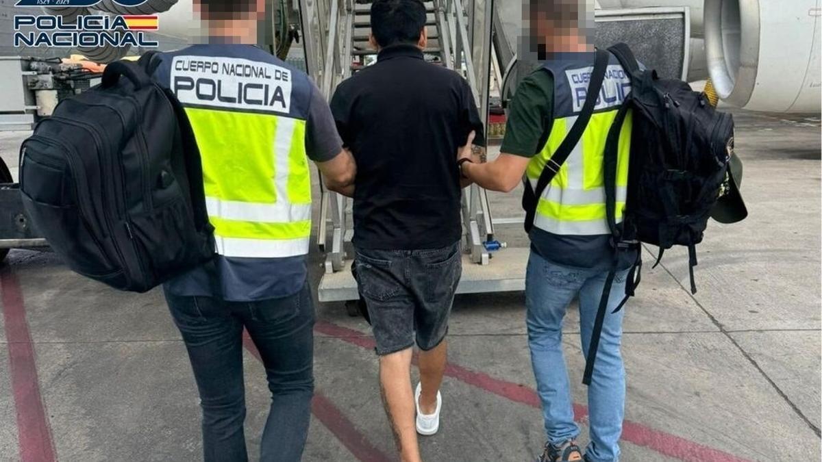 Expulsados de España dos violadores y un traficante de drogas que cumplían condena en Figueres