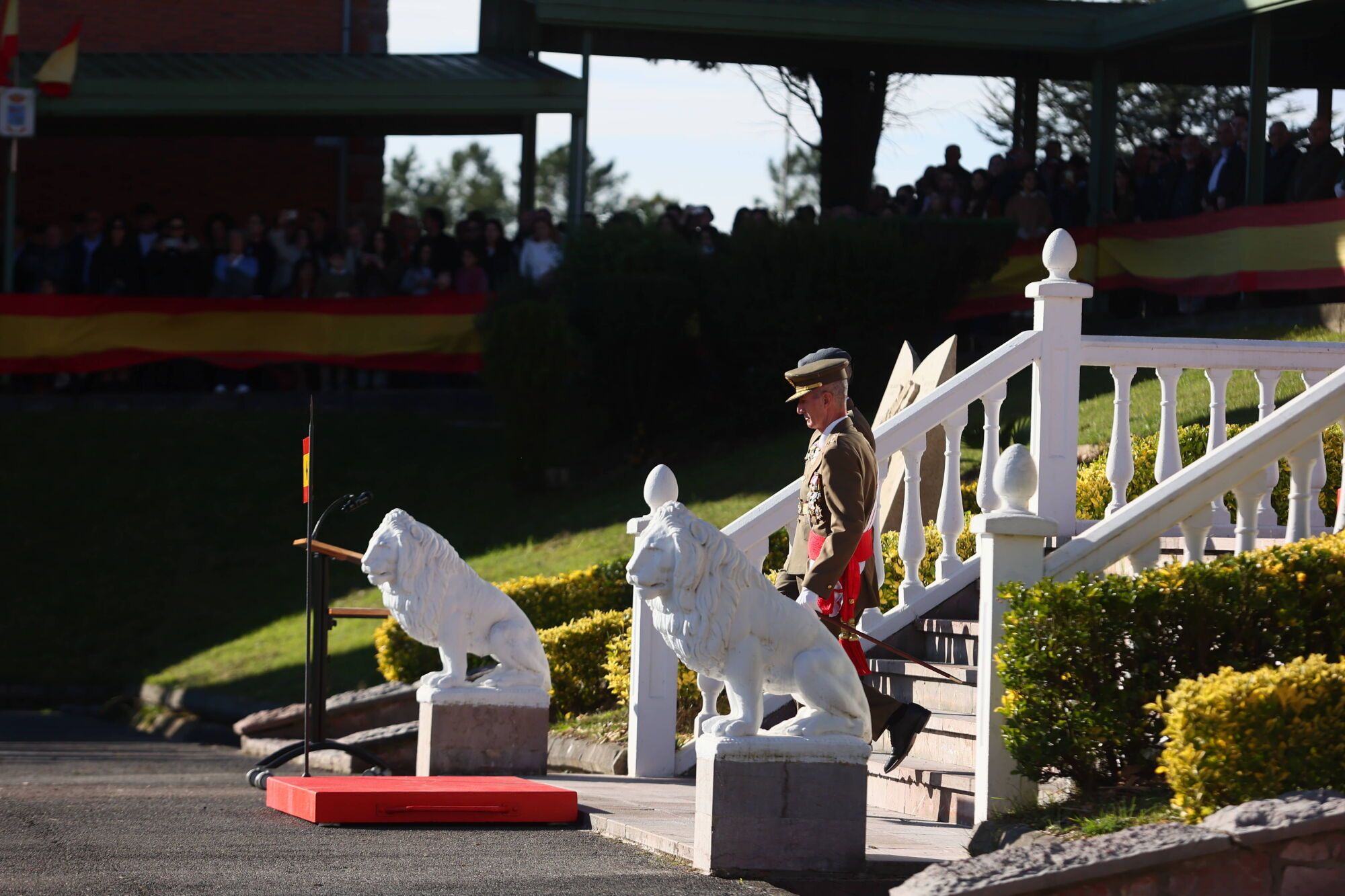EN IMÁGENES: El acuartelamiento "Cabo Noval" se vistió esta mañana de gala para celebrar el día de la Inmaculada