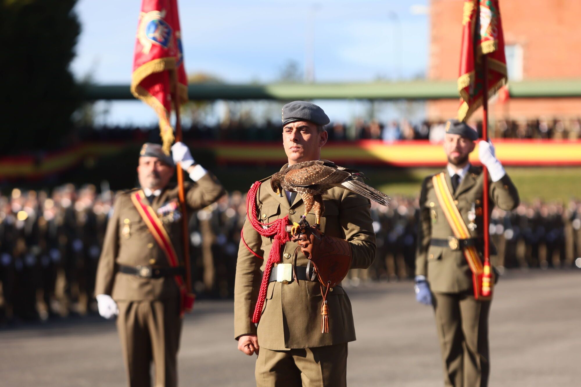 EN IMÁGENES: El acuartelamiento "Cabo Noval" se vistió esta mañana de gala para celebrar el día de la Inmaculada