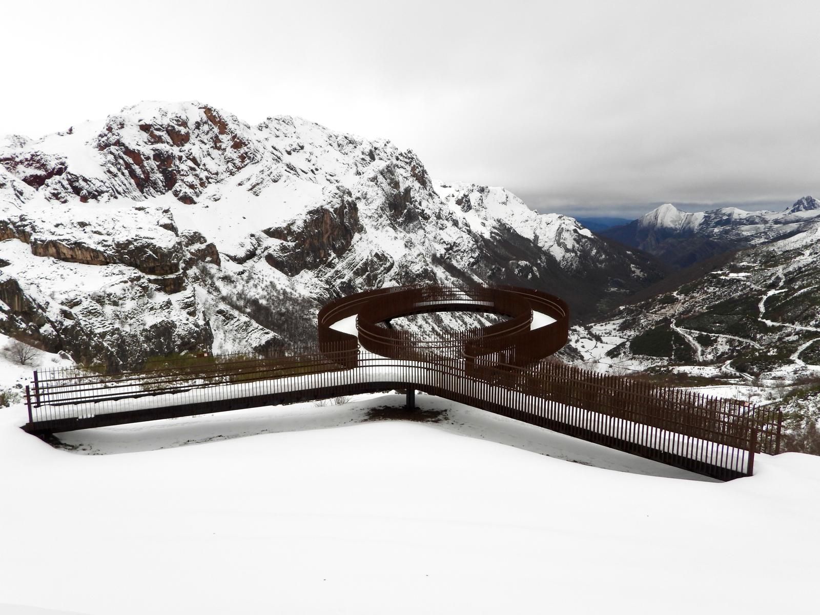 EN FOTOS: La imagen navideña que luce Somiedo, uno de los principales destinos del puente festivo en Asturias