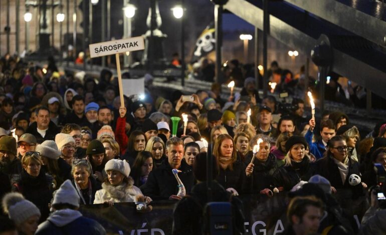 Miles de húngaros piden la dimisión de Orbán tras un escándalo de abuso a menores